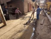 إصلاح كسر ماسورة مياه وسط مدينة إسنا بعد شكوى المواطنين جنوب الأقصر.. صور