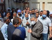 محافظ المنيا يتابع استقبال طلبات التصالح ويستمع لمطالب المواطنين.. صور