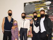 ديفيد بيكهام وأبناؤه الجمهور الوحيد لعرض أزياء زوجته فيكتوريا.. صور