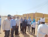 محافظ أسيوط يتفقد 100 بيت ريفى بالقوصية ويوجه بمتابعة الخدمات للمواطنين.. صور