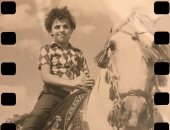 طارق العريان ينشر صورة في فترة طفولته على حصان.. ويعلق: بداية العبقرية