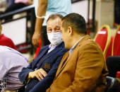 صور.. الخطيب يؤازر رجال طائرة الأهلى فى نهائى كأس مصر أمام طلائع الجيش