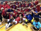 رجال طائرة الأهلى يحتفلون بكأس مصر على طريقة مؤمن زكريا 