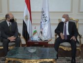 وزير النقل يبحث مع سفير المجر بالقاهرة الاستثمار فى قطاع السكة الحديد  