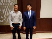 وزير الرياضة يبحث آخر مستجدات بطولة مصر الدولية للأسكواش 