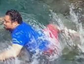 شخص ينجو بإعجوبة من الغرق بعد سقوطه في نهر بسبب تصوير فيديو على TikTok.. صور