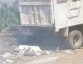 محافظ المنوفية يحيل واقعة إلقاء قمامة من سيارات المحافظة فى الترعة للتحقيق.. فيديو