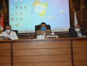 محافظ الغربية يتابع الاستعدادات لموسم السيول وخطط رصف الطرق