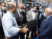 محافظ بورسعيد ورئيس اتحاد الصناعات المصرية يتفقدان المصانع.. صور