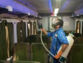 السكة الحديد تواصل أعمال تعقيم المحطات والقطارات للوقاية ضد كورونا .. صور 