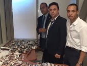 جمارك مطار القاهرة تحبط تهريب هواتف محمولة و مستحضرات تجميل  .. صور 