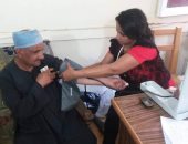 فحص طبى لأهالى مراكز منفلوط وأبو تيج بأسيوط ضمن مبادرة 100 مليون صحة.. صور