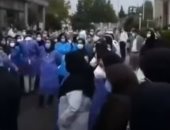 وقفة احتجاجية لأطباء مستشفى روحاني في إيران لتأخر صرف الرواتب.. فيديو