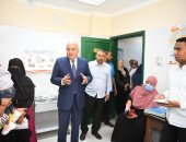 محافظ قنا يتفقد مركز إيواء الأطفال المعثور عليهم بمركز الصحة الأوروبي