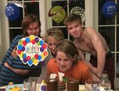 شارون ستون تحتفل بعيد ميلاد ابنها بصورة عائلية وتورتة 