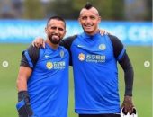 انستجرام نجوم الكورة.. فيدال وسناشيز يتبادلوا الأوجه ورونالدو يسبح فى المياه المعدنية