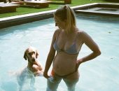 صوفى تيرنر تكشف بعد ولادتها بشهرين عن صور جديدة بـ البكينى أثناء الحمل