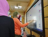 جامعة القاهرة تدرب أعضاء التدريس على استخدام الشاشات الذكية فى شرح المقرر..صور
