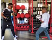 كيفين هارت يتحول لـ "مشجع" فى تدريبات ابنه على الملاكمة.. فيديو وصور