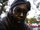 الكشف عن تمثال لـ"هارى بوتر" فى ساحة ليستر بلندن.. ألبوم صور