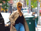 جينيفر لوبيز بإطلالة جديدة فى شوارع مانهاتن مستوحاه من كليبها مع مالوما..صور