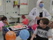 مستشفى الإبراهيمية تحتفل بعيد ميلاد أصغر مريض كلى بعد إتمامه 19 عاما.. صور