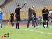 أمين عمر يشهر "إنذار" لعلى ماهر مدرب المصرى أمام الزمالك.. فيديو