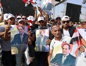 تحيا مصر.. مواطنون يحتفلون بذكرى انتصارات أكتوبر ودعم الدولة والرئيس بالمنصة