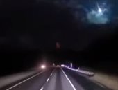 أمريكى يلتقط صورة لجسم غريب يضئ سماء بنسلفانيا من داخل سيارته.. فيديو
