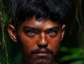قبيلة في إندونيسيا بعيون زرقاء بسبب طفرة جينية.. اعرف تفاصيل الحكاية.. صور