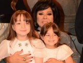 إسعاد يونس مع أصغر بنات أحمد زاهر قبل عرض حلقة الاثنين من صاحبة السعادة