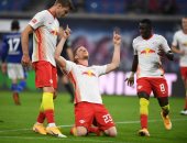 لايبزيج يتصدر الدوري الألماني برباعية ضد شالكه "المنهار".. فيديو