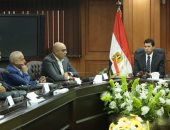 وزير الرياضة يجتمع باللجنة المنظمة لكأس العالم لكرة اليد2021.. صور