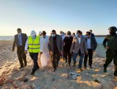 صور.. محافظ البحيرة يتفقد أعمال تنفيذ مرسى الصيادين "جونة التراكى" بإدكو