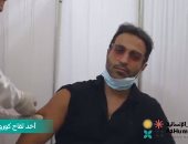 أحمد فهمى يشارك فى حملة تجربة لقاح كورونا داخل أحد المراكز الطبية