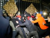 فصائل معارضة متنافسة تحاول الاستيلاء على السلطة فى قرغيزستان