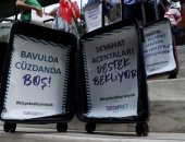 أصحاب وكالات السفر يحتجون بـ"الحقائب الفارغة " بسبب إنهيار السياحة فى تركيا ( صور)