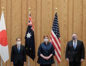 بومبيو يشيد برئيس وزراء اليابان في زيارة تستهدف تعزيز التضامن ضد الصين