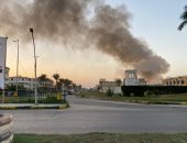 صور.. الدفع بـ6 سيارات إطفاء لإخماد حريق هائل اندلع بمقلب قمامة برأس البر