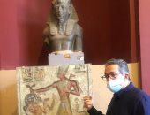 تحدى الكمامة .. وزير السياحة والآثار يحرص على ارتدائها خلال جولاته