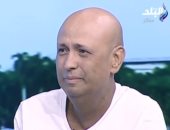 بكاء جمال يوسف تأثرا بدعم الفنان محمد صبحى له خلال رحلة الشفاء.. فيديو