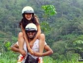 مى عمر تحتفل بمرور 10 سنوات على زواجها من محمد سامى في 10 صور ورسالة رومانسية