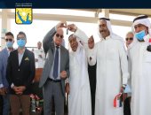 وزير الرياضة يسلم سيارتين للفائزين فى مهرجان الهجن بشرم الشيخ.. صور