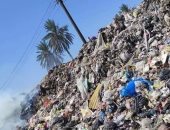 أهالى سيدى شحاتة بالبحيرة يشتكون تراكم القمامة.. ورئيس المدينة: جارى نقلها