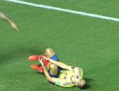 إصابة مرعبة لمدافع كولومبيا أمام فنزويلا بتصفيات مونديال 2022.. فيديو