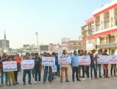 وقفة لعمال وموظفى الزمالك لدعم مرتضى منصور.. صور