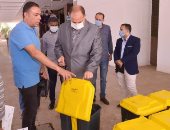 توزيع صناديق قمامة جديدة بحى شرق أسيوط وبعض الإدارات الخدمية .. فيديو وصور