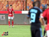 طرد عمرو السولية فى نهاية الشوط الأول أمام بيراميدز.. فيديو