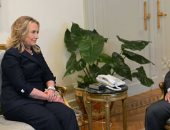 كلينتون والإخوان.. وثائق تفضح مؤامرة هيلارى مع مرسى لتفكيك الداخلية بمساعدة أمريكية
