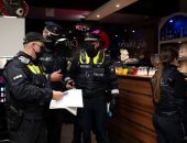 ألمانيا تدرس إلزام ارتداء الكمامات وفرض ساعات إغلاق لمواجهه كورونا